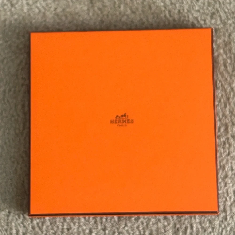 Hermes EMPTY Orange Box for Silk Scarf or Light weight gift - Picture 2 of 8